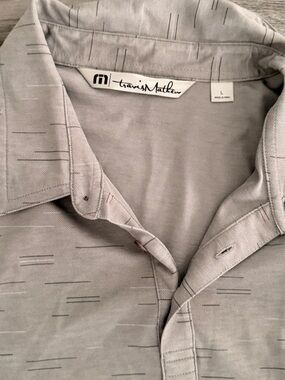 Travis Mathew Men's Light Gray Short-Sleeve Polo with Subtle Stripe Accents